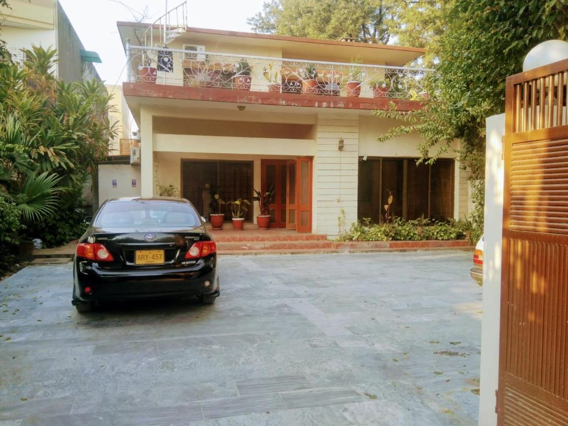 Pyramid International Guest House Islamabad Exteriör bild