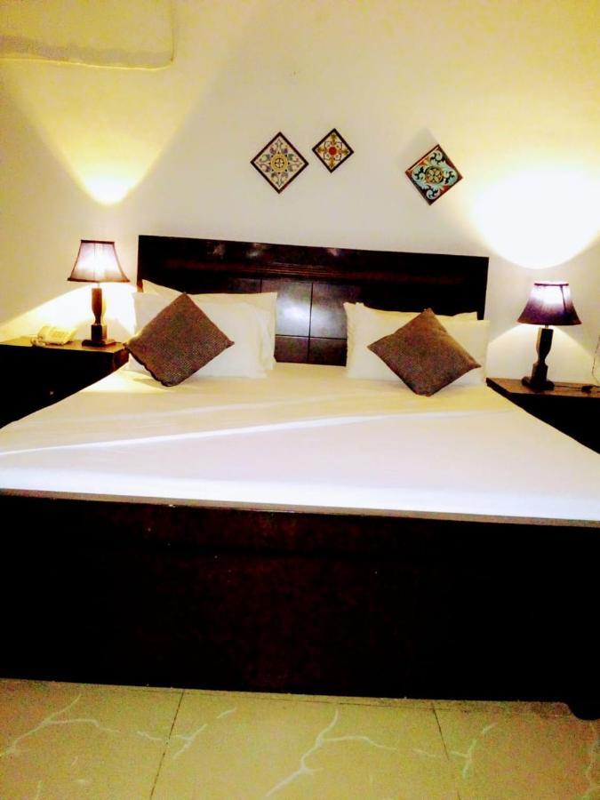 Pyramid International Guest House Islamabad Exteriör bild